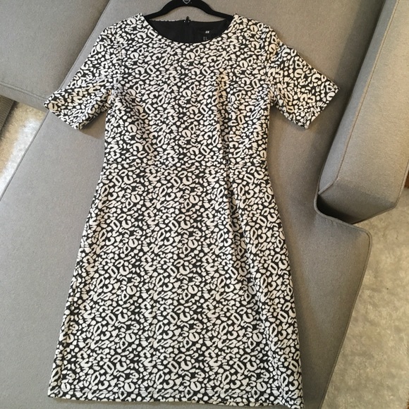 H&M Dresses & Skirts - H&M Midi Dress